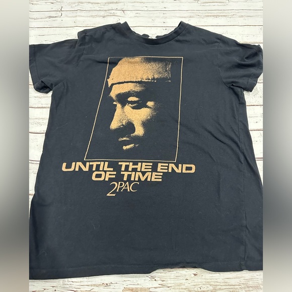 Tops - Woman’s medium 2pac tee shirt
